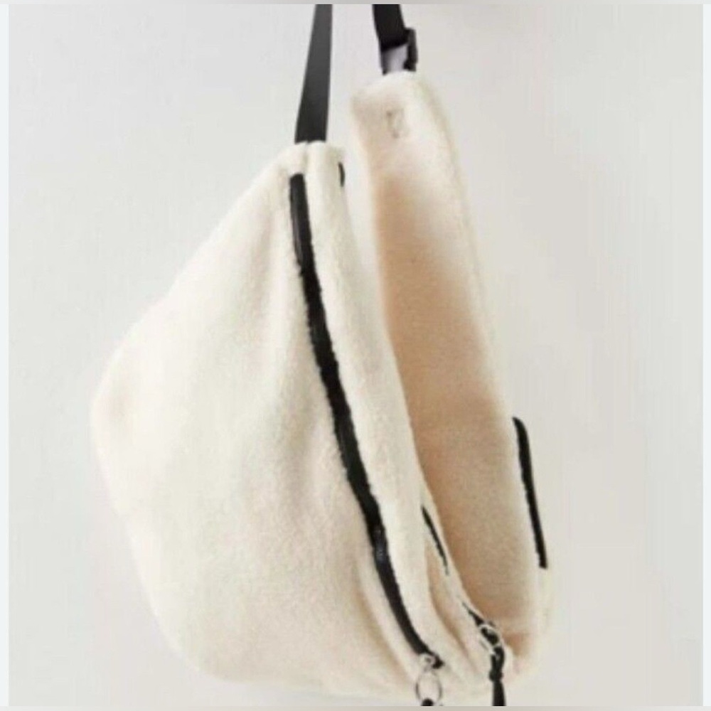 NWT // Free People Movement ($78 MSRP!!) Overachiever Sherpa Sling Bag